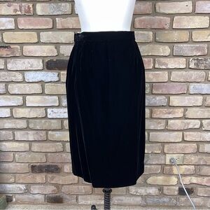 VINTAGE OSCAR DE LA RENTA black velvet pencil skirt | vintage size 12